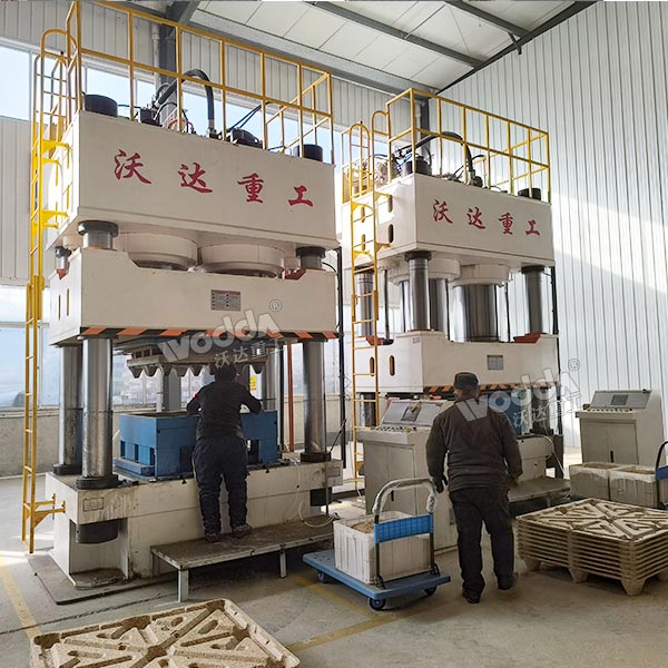 1600噸木屑托盤液壓機(jī) 1600噸木屑托盤液壓機(jī)