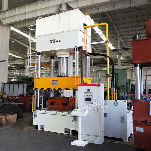 315噸四柱三梁液壓機(jī) 315噸四柱三梁液壓機(jī)