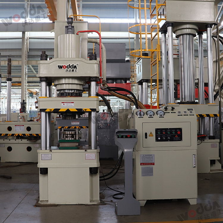 200噸下頂缸式拉伸液壓機整機(圖1) 200噸下頂缸式拉伸液壓機整機(圖1)