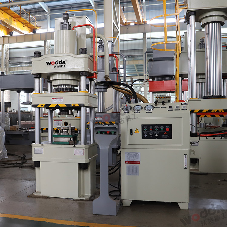 200噸下頂缸式拉伸液壓機整機(圖2) 200噸下頂缸式拉伸液壓機整機(圖2)