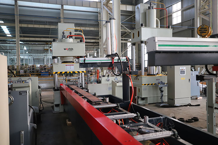 250噸錨桿托盤液壓機生產(chǎn)線 250噸錨桿托盤液壓機生產(chǎn)線