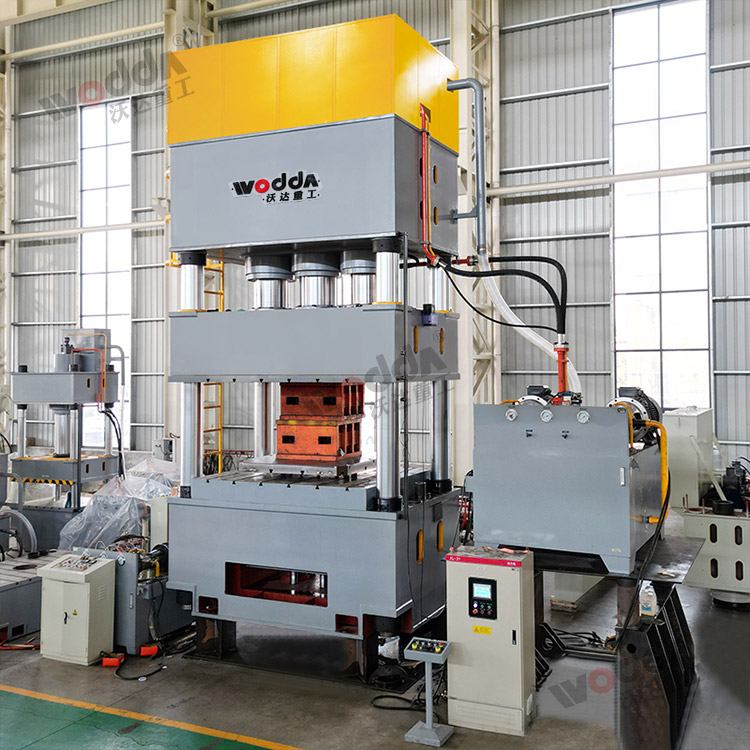 1500噸金屬板材拉伸液壓機(jī) 1500噸金屬板材拉伸液壓機(jī)