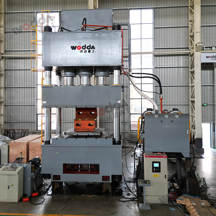 1500噸四柱拉伸液壓機(jī) 1500噸四柱拉伸液壓機(jī)