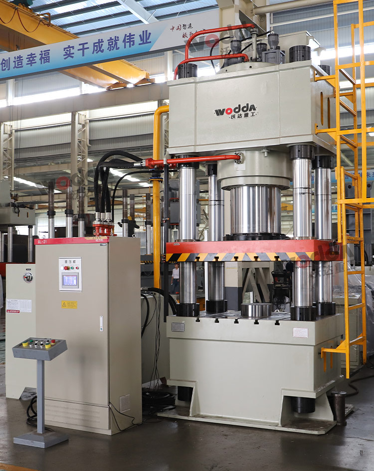 800噸四柱液壓機車間試機 800噸四柱液壓機車間試機