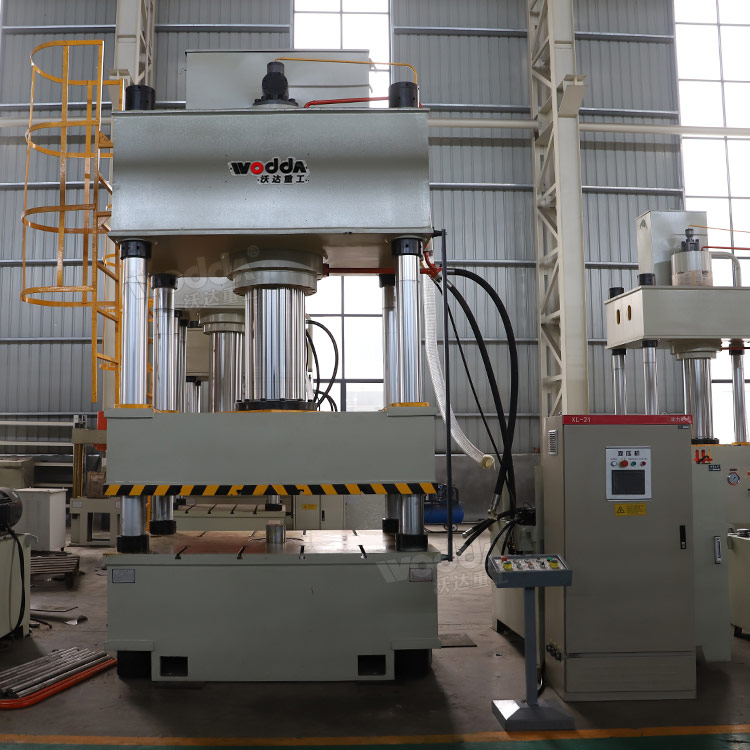 500噸電車擋風(fēng)板沖壓成型液壓機(jī) 500噸電車擋風(fēng)板沖壓成型液壓機(jī)