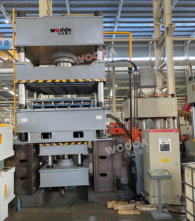 400噸三梁四柱液壓機(液壓墊) 400噸三梁四柱液壓機(液壓墊)